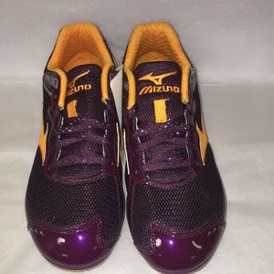 NWT LADIES MIZUNO CLEATS